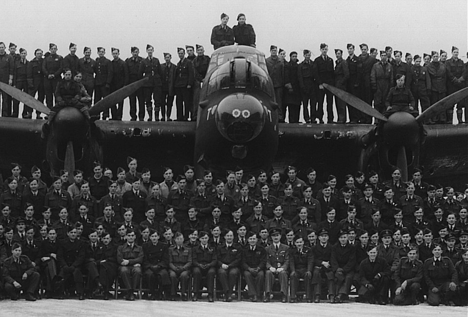 460grp6.jpg (128106 bytes)